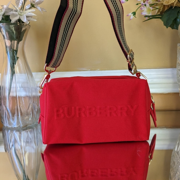 Burberry Pouch converted into to shoulder bag or cross body - Picture 13 of 16